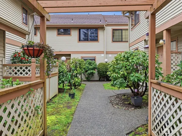 1572 NE 177th St #B10, Seattle, WA 98155