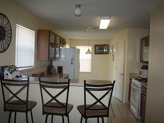 4th image of 720 Oriole Dr
