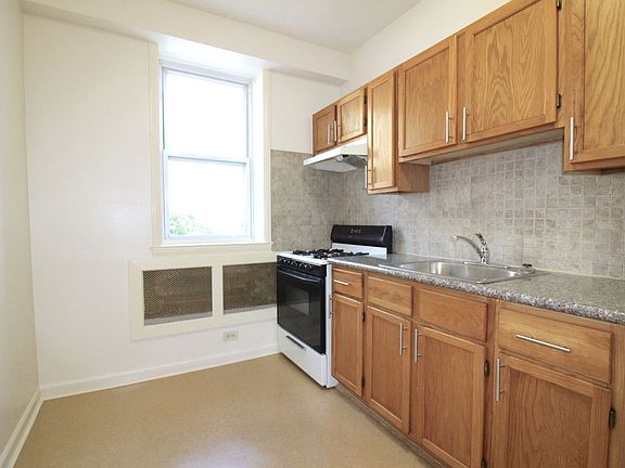 2nd image of 166 Vanderbilt Ave #101