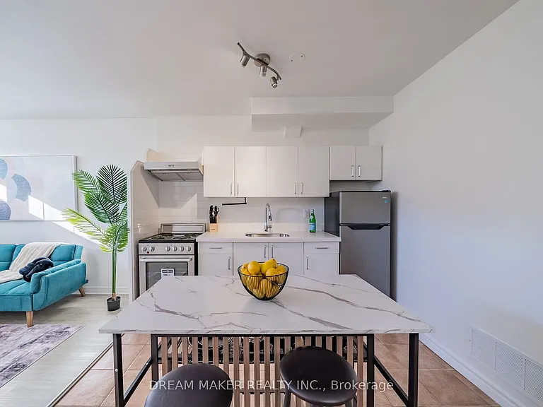 207 Cabot St — Photo 3