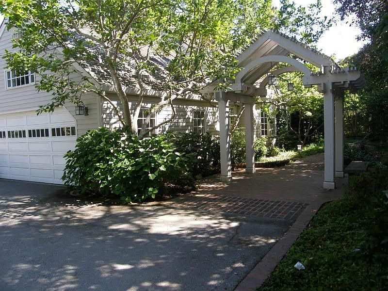 1st image of 956 Menlo Oaks Dr