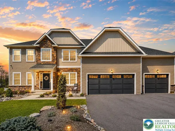 2595 Stonewall Dr, Center Valley, PA 18034