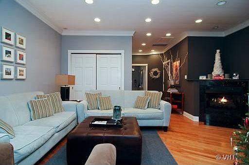2nd image of 4872 N Magnolia Ave