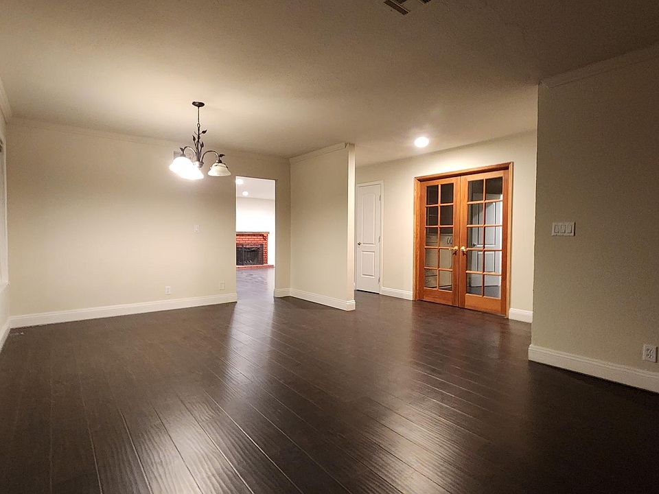 1st image of 141 Farnham Ct