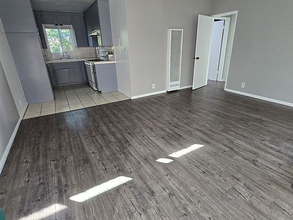4th image of 16004 Cantlay St APT 6