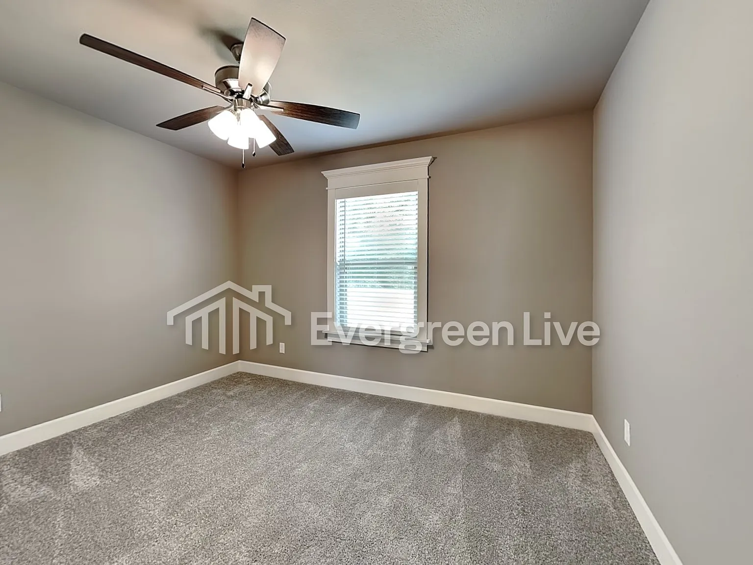 3 bed, 2.0 bath, 1450 sqft, $1,545 — Photo 3