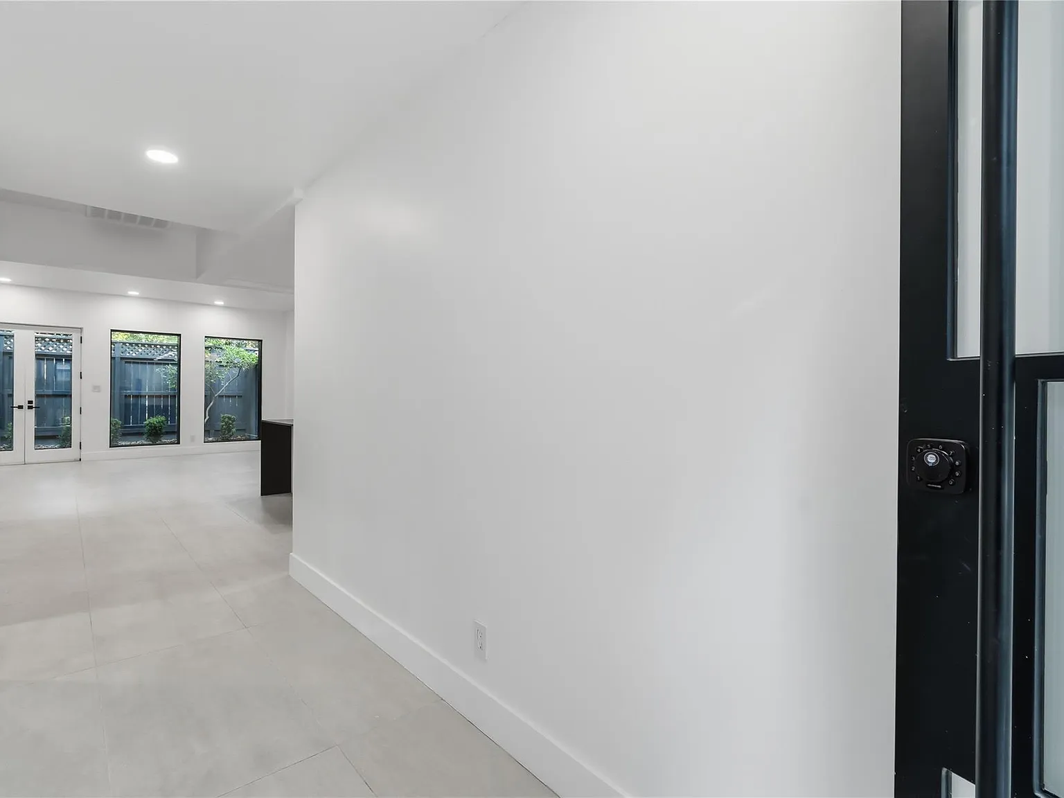 3 bed, 3.0 bath, 2544 sqft, $4,500 — Photo 3
