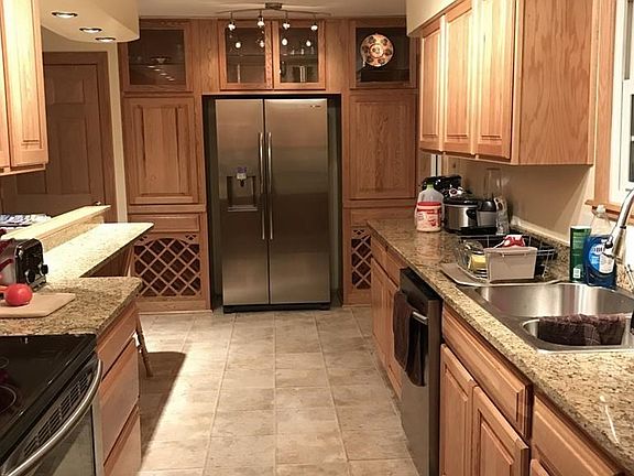 2nd image of 20 Parkview Dr