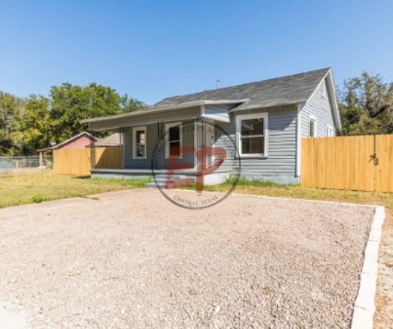 1001 Preston St — Photo 2
