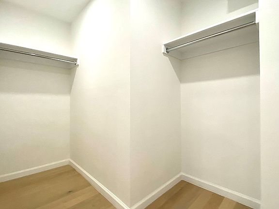 5th image of 160 E 48th St #9JJ
