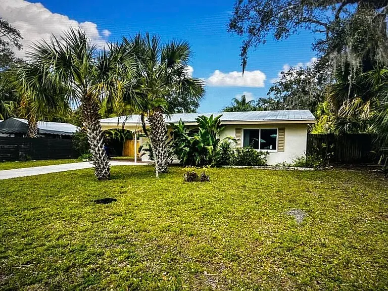 515 Cypress Rd — Photo 3