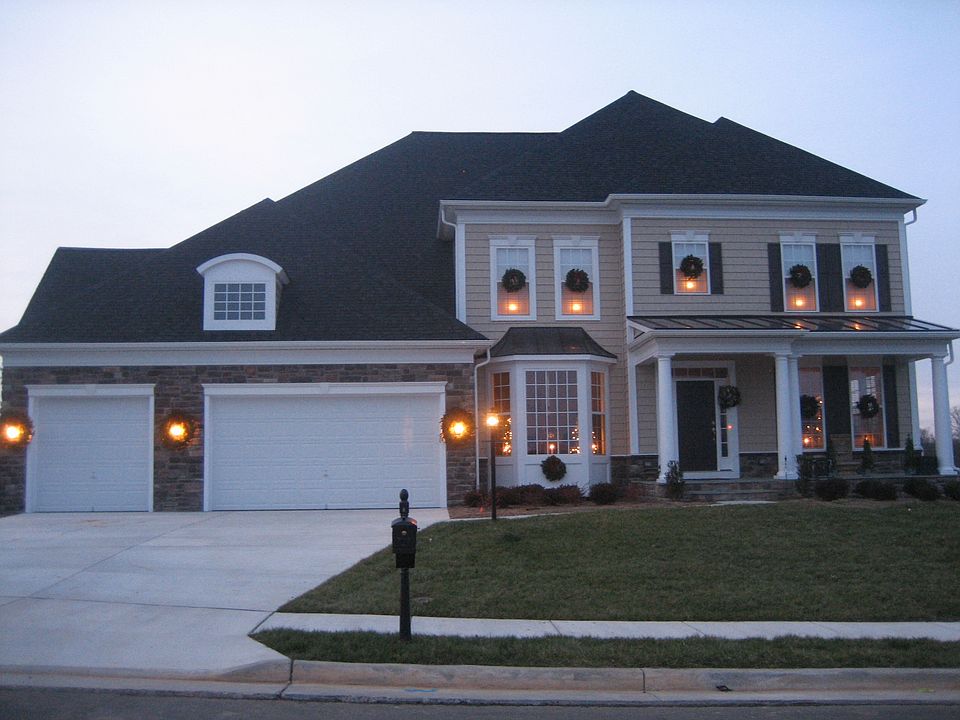 1st image of 8 Palisades Dr