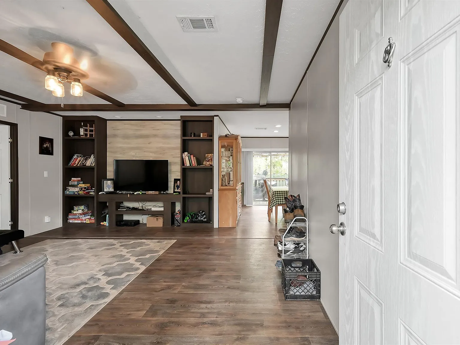 3 bed, 2.0 bath, 1456 sqft, $1,750 — Photo 3
