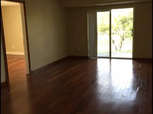 8240 SW 210th St, Miami, FL 33189