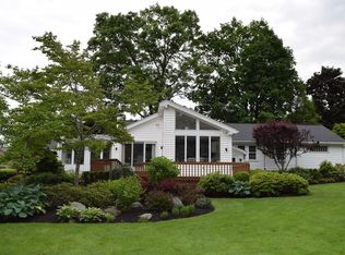 10 Hutchinson Rd, Lexington, MA 02421