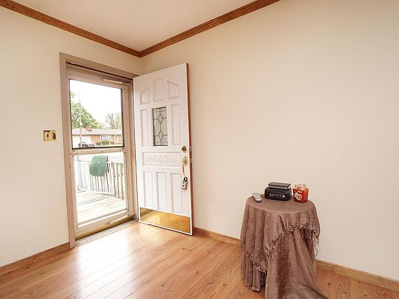 4th image of 3831 Julie Dr
