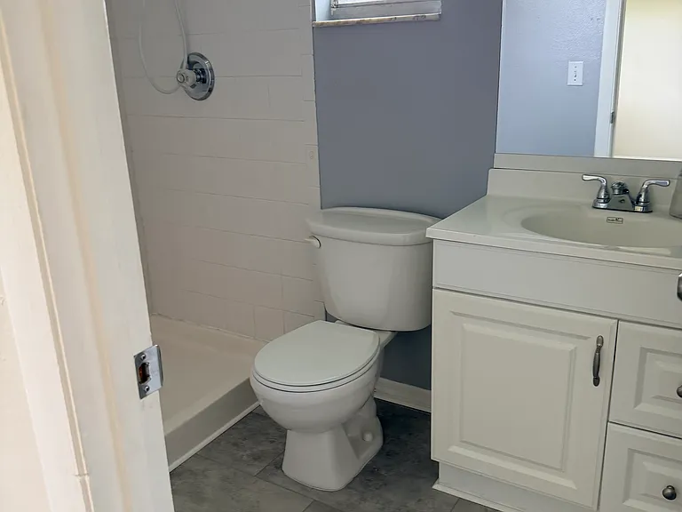 1st bedroom bathroom