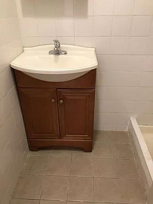 Rented by Metroline Realty | media 27