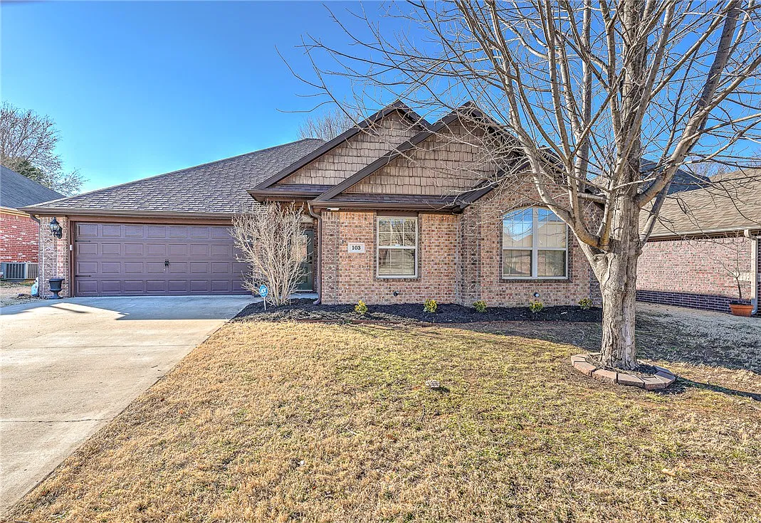 4 bed, 2.0 bath, 1856 sqft, $2,300 — Photo 1