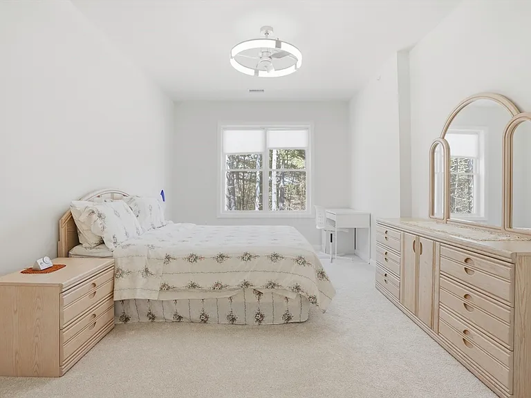 4 Winslow Ln #410 — Photo 18