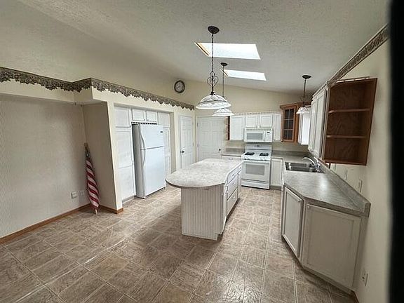 5th image of 21315 205th Ave