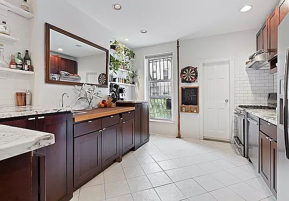 3rd image of 575 Warren St APT 1L