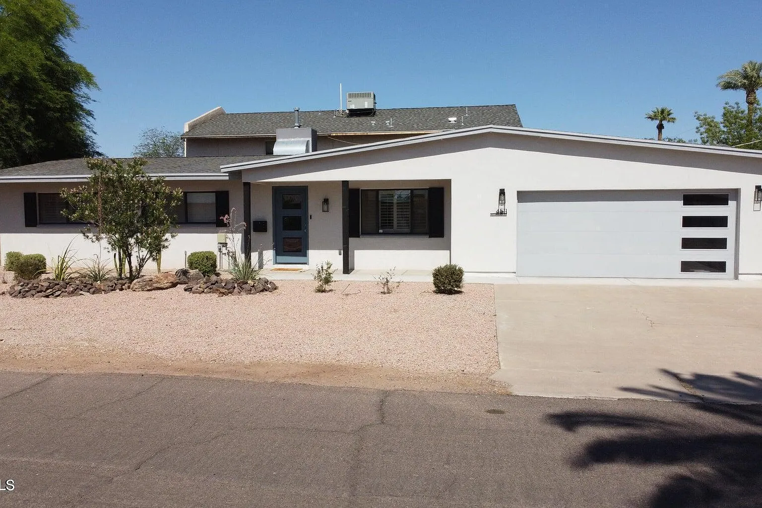 3 bed, 2.0 bath, 1469 sqft, $4,000 — Photo 2