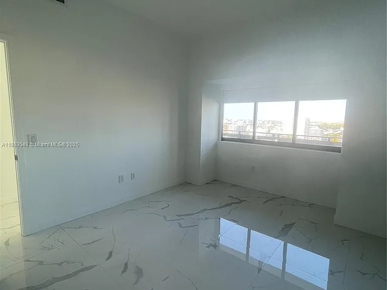 480 NE 31st St #2703 — Photo 14