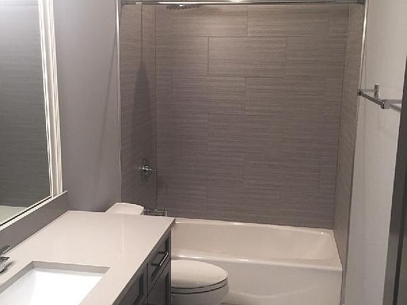 5th image of 1241 W Oakdale Ave #2M