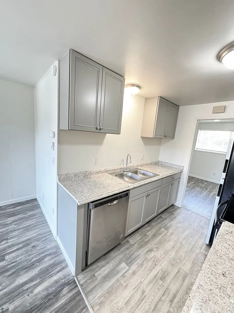8830- 8832 9th Ave SW — Photo 4