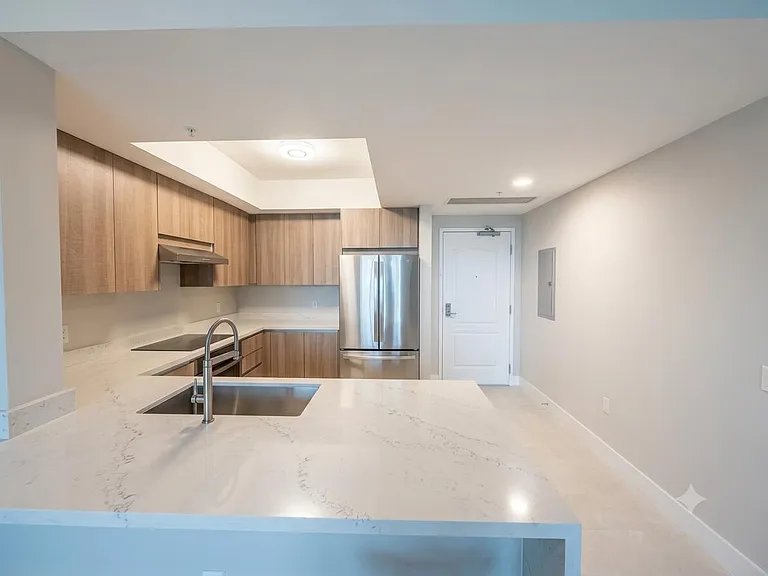 410 Evernia St #506 — Photo 2