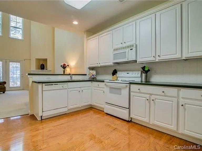 10921 Princeton Village Dr — Photo 4
