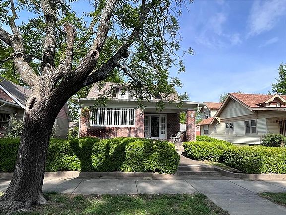 3rd image of 1120 S National Ave