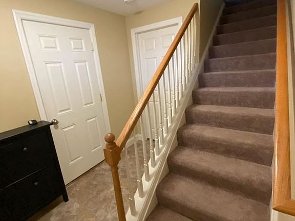 2nd image of 2501 Oakwood Ln