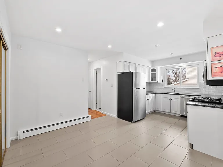 198 Conover Ave #4 — Photo 3