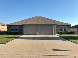 128 SE Rock Garden Ln, Lees Summit, MO 64064