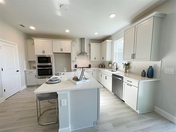 3rd image of 5261 High Line Dr