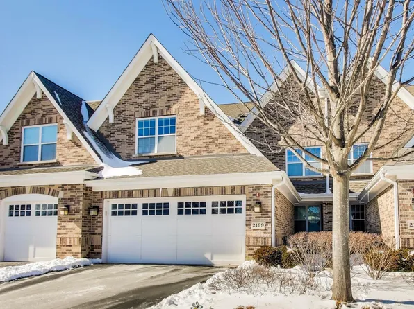2199 Washington Dr, Northbrook, IL 60062