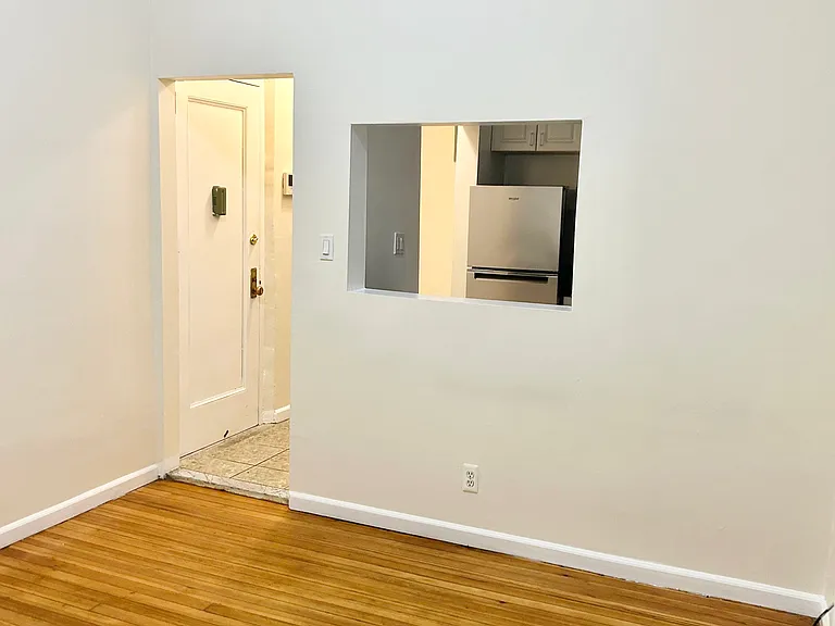 217 E 27th St #4 — Photo 1