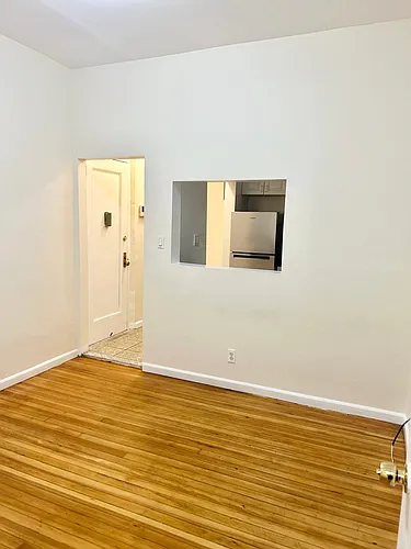 217 E 27th St Photo 1