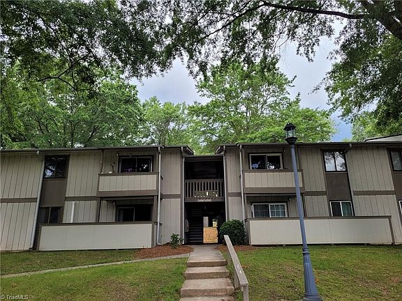 2nd image of 2200 Sunderland Rd APT 130K