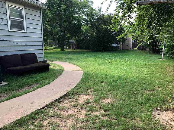 4th image of 1407 NW Lawton Ave