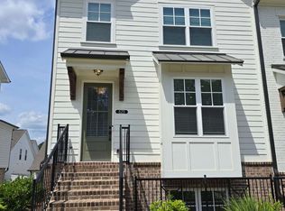 825 Green Sapling Trl E #18, Suwanee, GA 30024