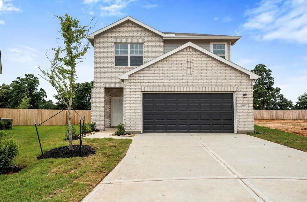 4 bed, 3.0 bath, 2260 sqft, $2,245 — Photo 1