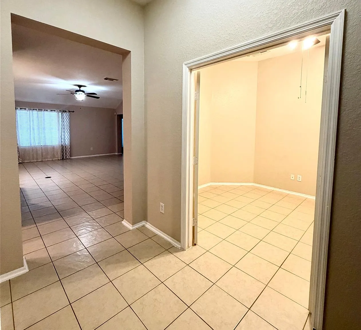 3 bed, 2.0 bath, 2004 sqft, $1,900 — Photo 2