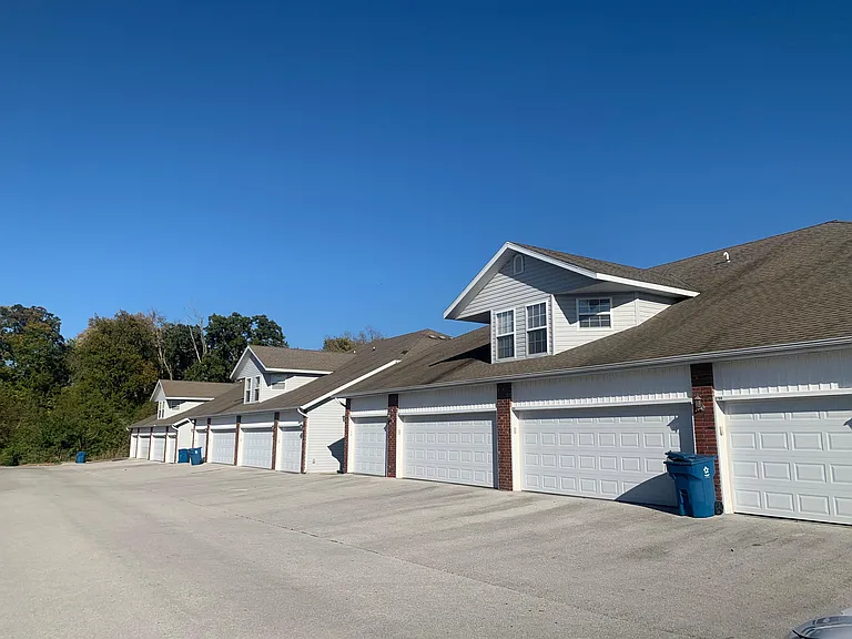 5700 N Orange Ln — Photo 2