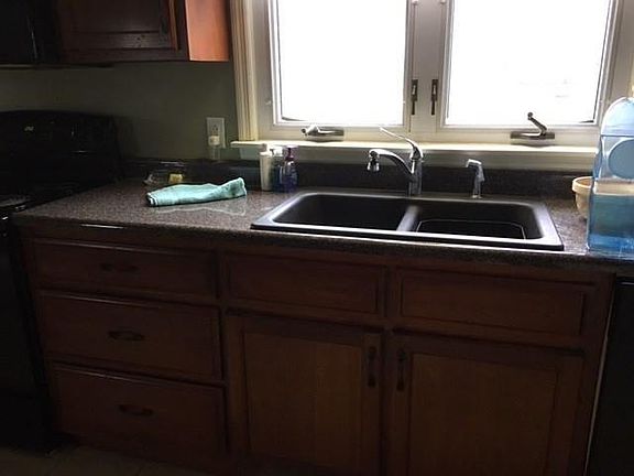 5th image of 122 Windsor Dr
