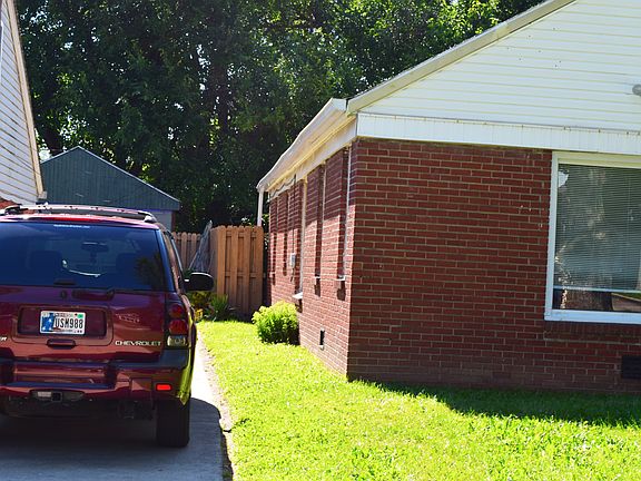 2nd image of 3552 N Gladstone Ave