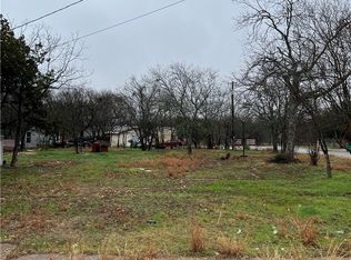 106 Arthur St, Mcgregor, TX 76657