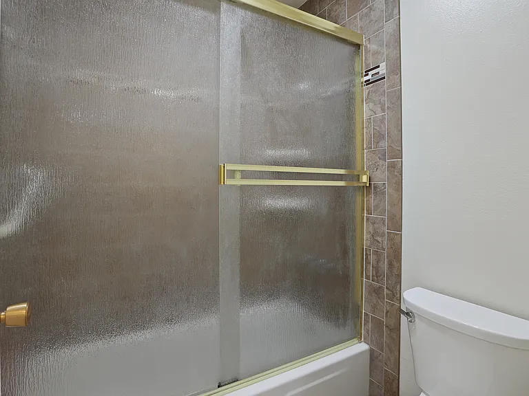 Avenue West Apartments — Photo 14